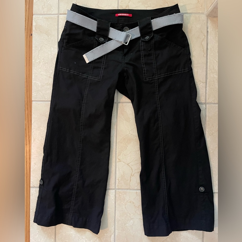 UNIONBAY Black Capris with Adjustable Gray Belt